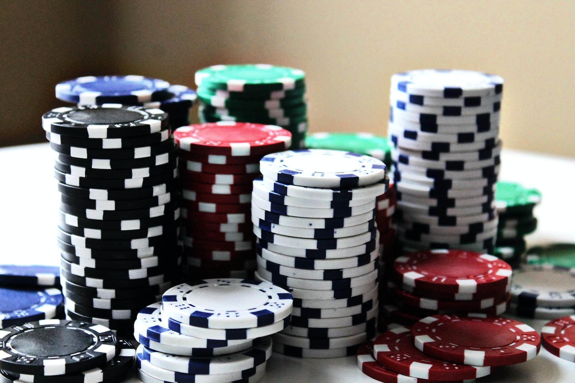Il panorama legale del gioco d'azzardo online canadese: regolamenti e restrizioni